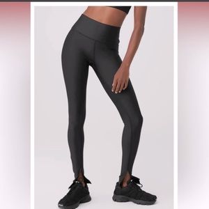 Alo yoga elongated airlift leggings; black; size large